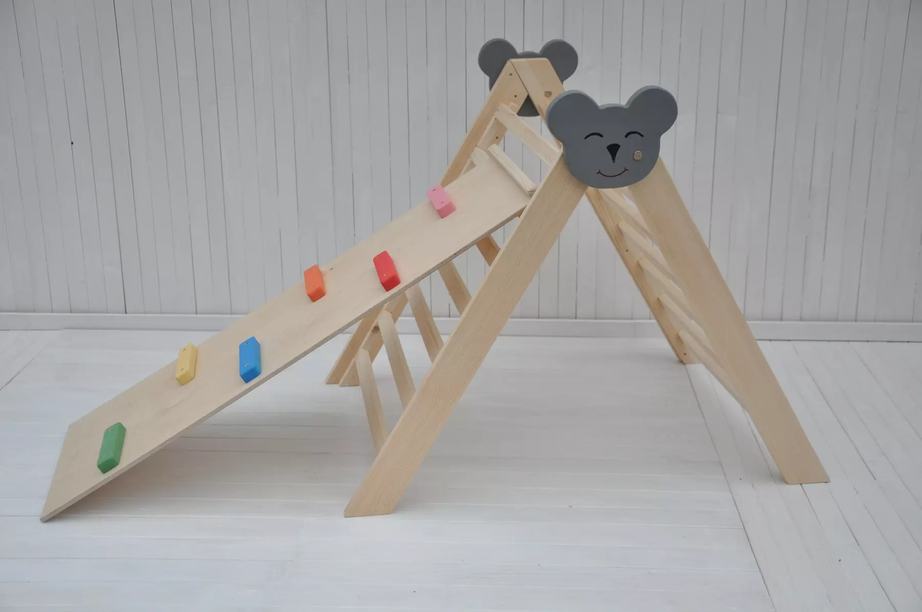 Klimdriehoek met glijbaan Koala Kinderen houten klimrek van BarinToys winkel - peuters speeltoestellen voor binnen met glijbaan kopen.