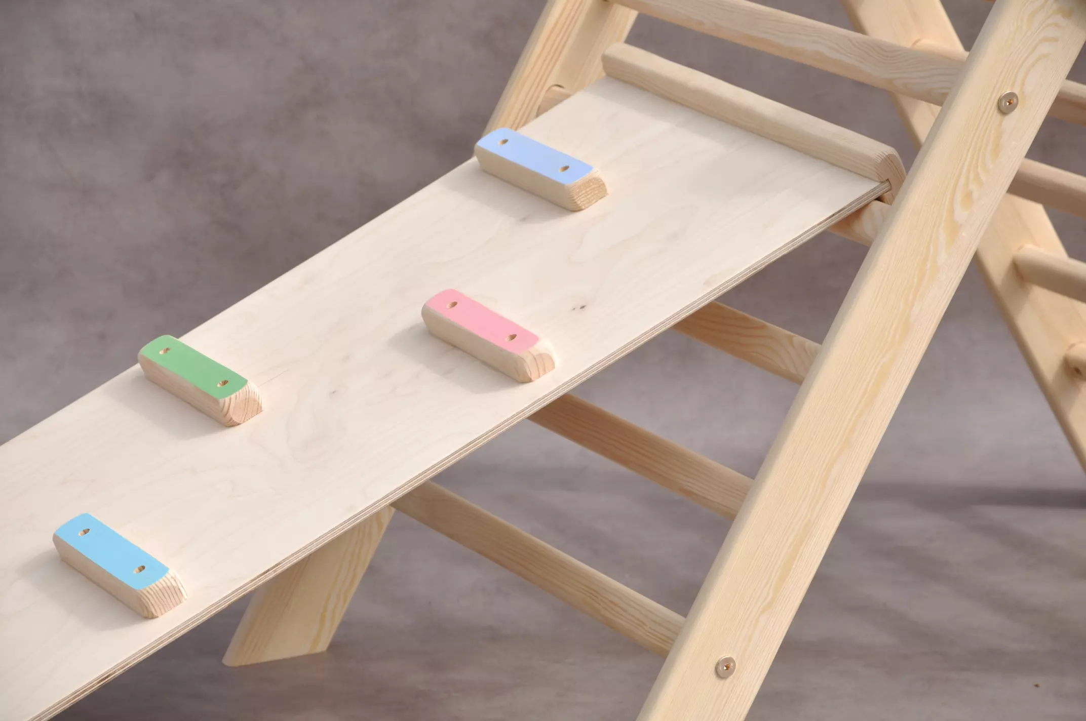 Houten glijbaan details over Barin Toys peuter klimrek houten speelgoed, cadeaus voor de eerste verjaardag meisje en jongens, bestel je nu online met gratis verzending bij BarinToys.nl.