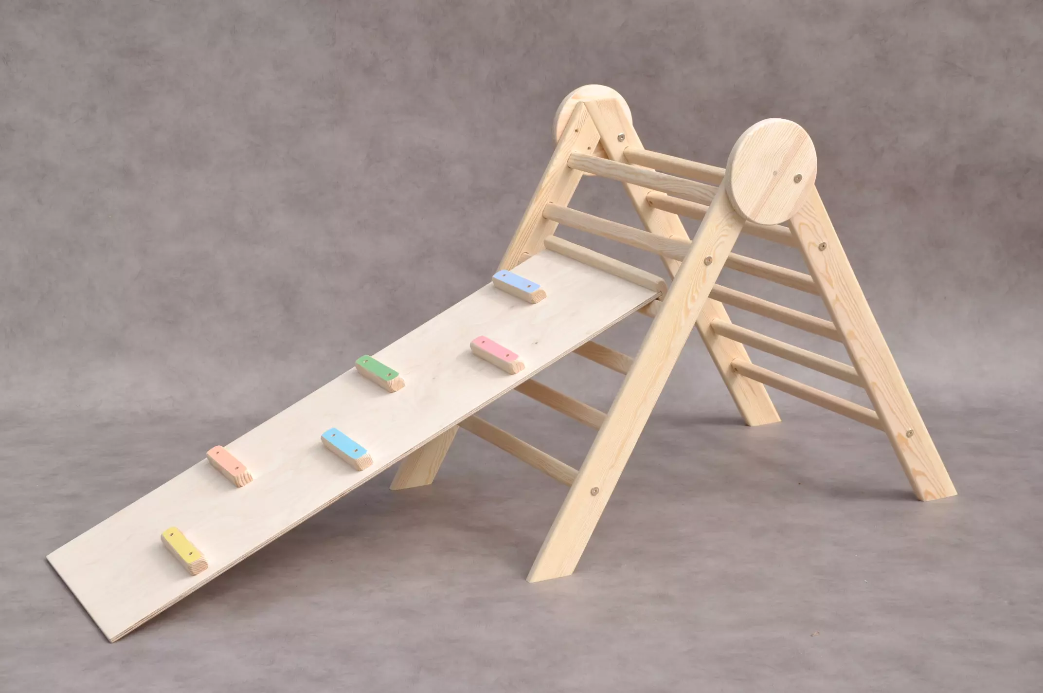 Montessori speelgoed, cadeau idee voor een baby van 1 jaar, Barin Toys houten Cirkel peuter klimrek voor binnen, bestel je nu online met gratis verzending bij BarinToys.nl.