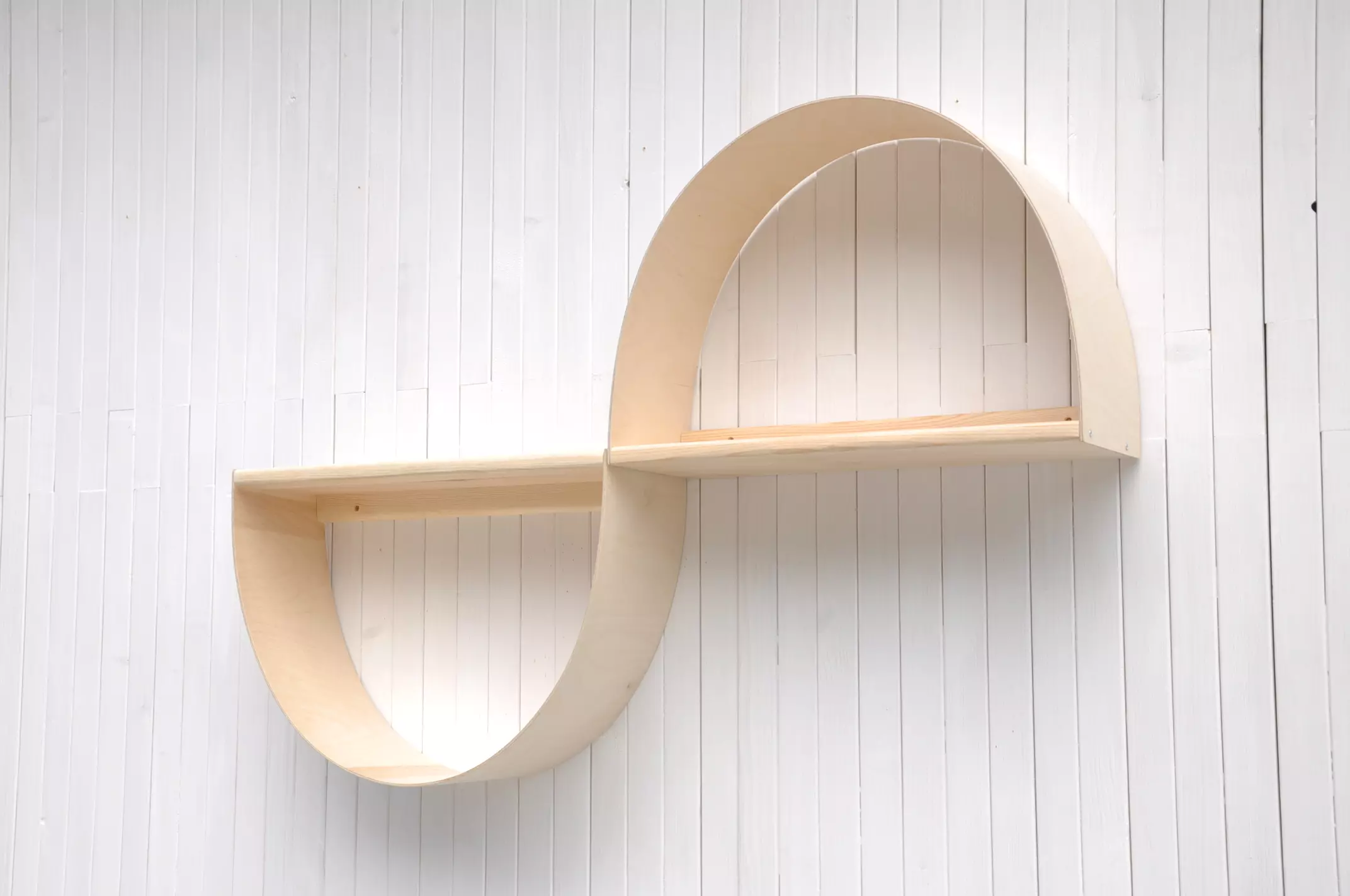 Wandplank Infinity Barin Toys modern design originele muur decoratie houten plankje voor slaapkamer en woonkamer kopen van Barin Toys merk winkel.