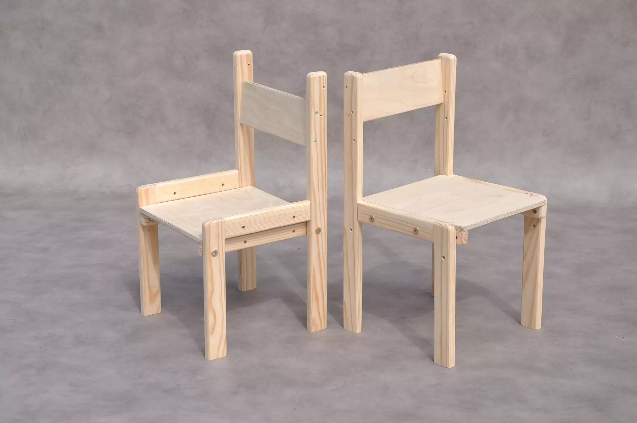 Kinderstoel voor peuter- en kleuterbureau van Barin Toys, verstelbare ergonomische houten stoel.