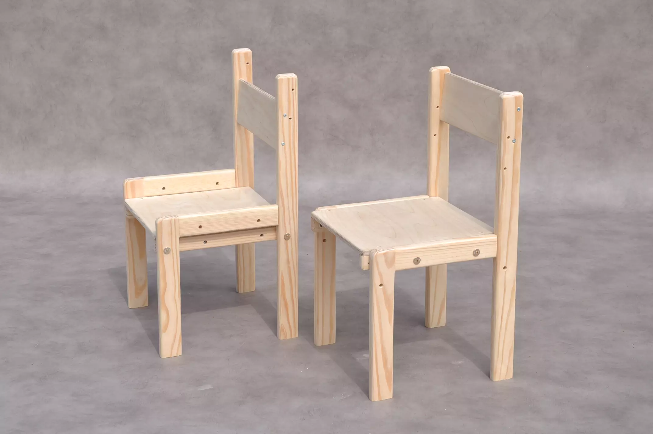 Peuter- en kleuterstoel van Barin Toys, verstelbare houten stoel.