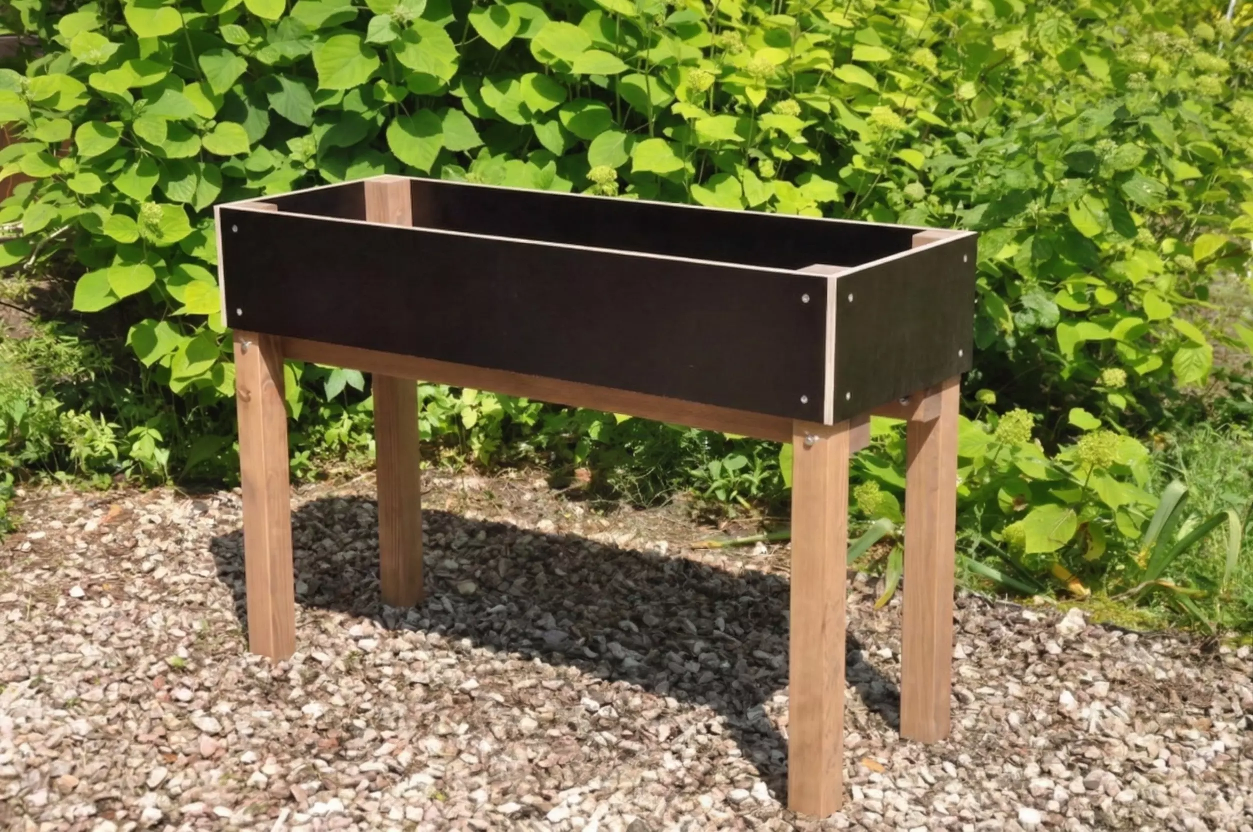 Verhoogde houten kruidenbak balkon: modern, ergonomisch en educatief