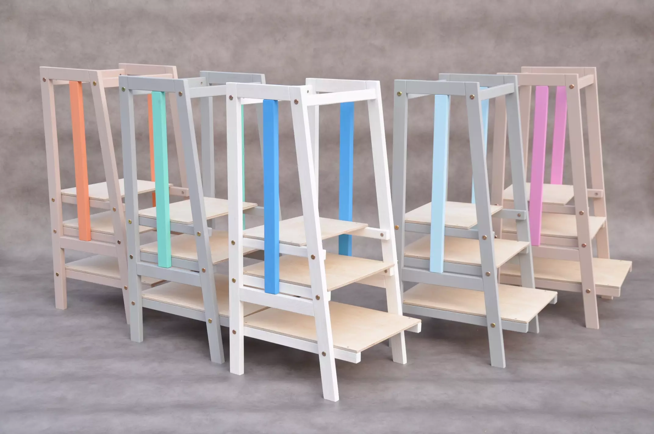 Leertoren baby vanaf 1 jaar Stripe collectie met verticale accentstreep – houten montessori kinderopvang meubels voor de keuken