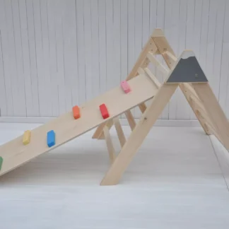 Houten klimrek voor dreumes en peuters BarinToys Bergbeklimmer Pikler gymnastiek klimrek van hout.
