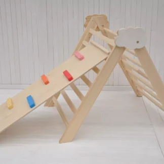 Klimrek peuter Groot Wolk BarinToys piklerdriehoek met glijbaan compleet - peuters klimtoestellen op kinderkamer, peuters speelgoed voor grove motoriek van BarinToys winkel.