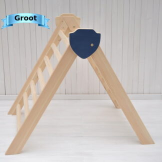 Houten klimdriehoek voor peuters klauteren, klimmen en balanceren