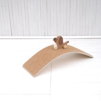 Balansbord met kurk voor dreumes, peuters en kleuters "Wobbly Toddly Fit" kan een goede houding ontwikkelen, de diepe spieren en kernkracht versterken.