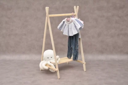 Mini kledingrek voor babykamer - Tipi stevig kledingrek van Barin Toys voor jongen en meisje vanaf 1 jaar.