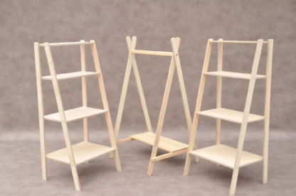Houten kledingrek Tipi en Montessori kledingkast voor kleine jongens en meisjes vanaf 1 jaar van Barin Toys merk winkel online - koop meer, betaal minder.