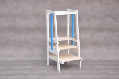 Kind Leertoren Montessori Stripe van Barin Toys peuters en dreumes keukenhulp houten meubel in huis. Koop duurzaam kinderopvang meubels voor peuters vanaf 1 jaar met gratis bezorging van Barin Toys winkel.