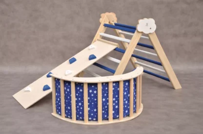 Kerstcadeau speelgoed voor 2 jaar jongens of leuk sinterklaas cadeau, Wolk Marien Montessori kinderopvang speelmeubel voor peuters van Barin Toys speelgoedwinkel.