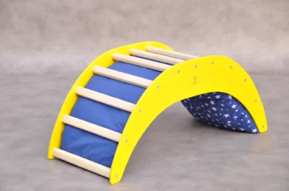 Montessori klimboog en baby klimrek voor binnen - sterrennacht schommelmaan houten klimtoestel van Barin Toys Nederland spellgoedwinkel online.
