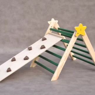 Montessori speelgoed voor 1 jaar dreumes van Barin Toys speelgoedwinkel. Kerstboom met ster houten klimrek 1 jaar speelgoed - leuk kerst en sinterklaas cadeau voor meisje en jongen - gelimiteerde editie voor 2025 jaar festivals van Barin Toys merk.