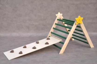 Speelgoed 1 jaar Barin Toys Kerstboom met ster houten klimrek.