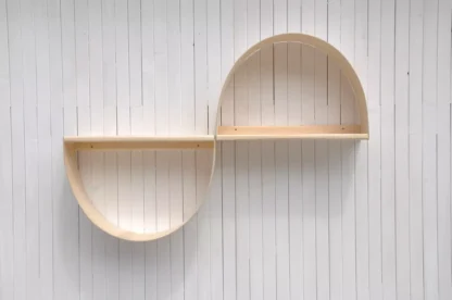 Houten wandplank Infinity Barin Toys modern woonkamer of slaapkamer muur decoratieve plank boven bed of boven bank kopen bij BarinToys.nl winkel online.