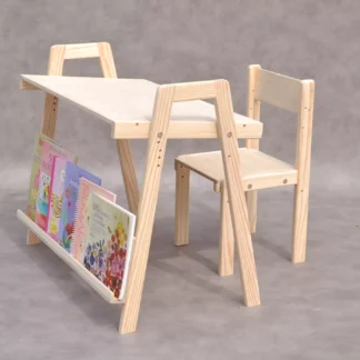Verstelbaar kinderbureau met boekenplank en ergonomisch peuter- en kleuterstoeltje.