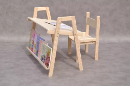Verstelbaar kinderbureau met boekenplank en ergonomische stoel van Barin Toys merk